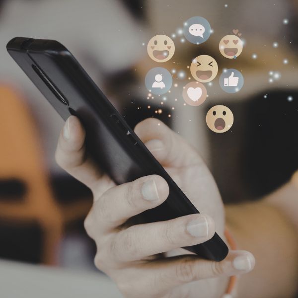 Öffnet die Seite 'Social Media und Jugendschutz: Warum pauschale Verbote keine Lösung sind – eine medienpädagogische Perspektive'