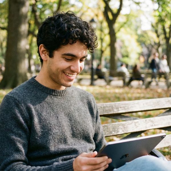 Öffnet die Seite 'Emotionale Nähe durch KI – zwischen Unterstützung und Täuschung' Erstellt mit KI