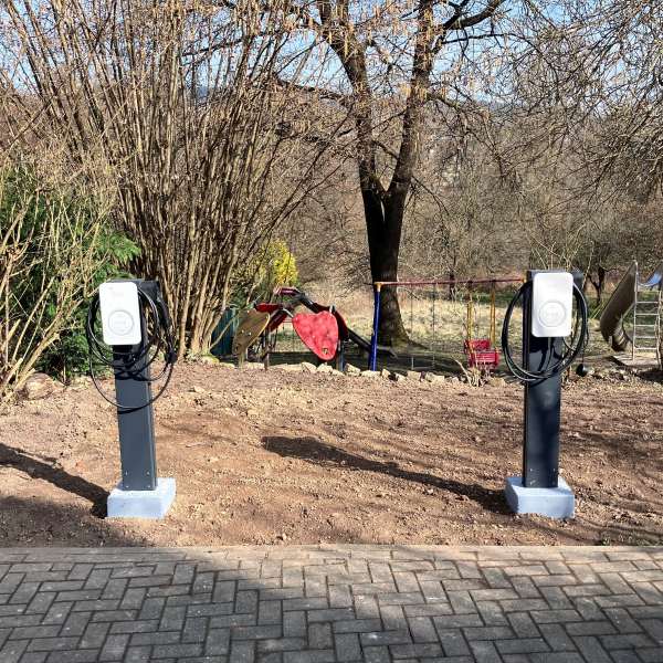 Öffnet die Seite 'Mobilitätsförderung der EKHN ermöglicht Installation von Wallboxen hinterm Pfarrhaus'